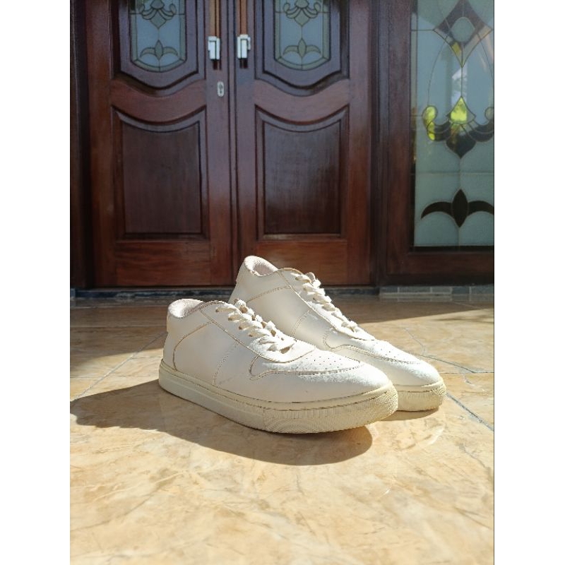 preloved sepatu casual putih Laf Project