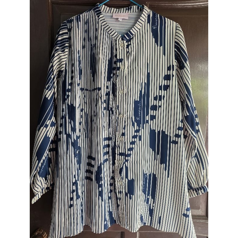 ● Preloved Grid Top Indigo RM (Ria Miranda) VVGC