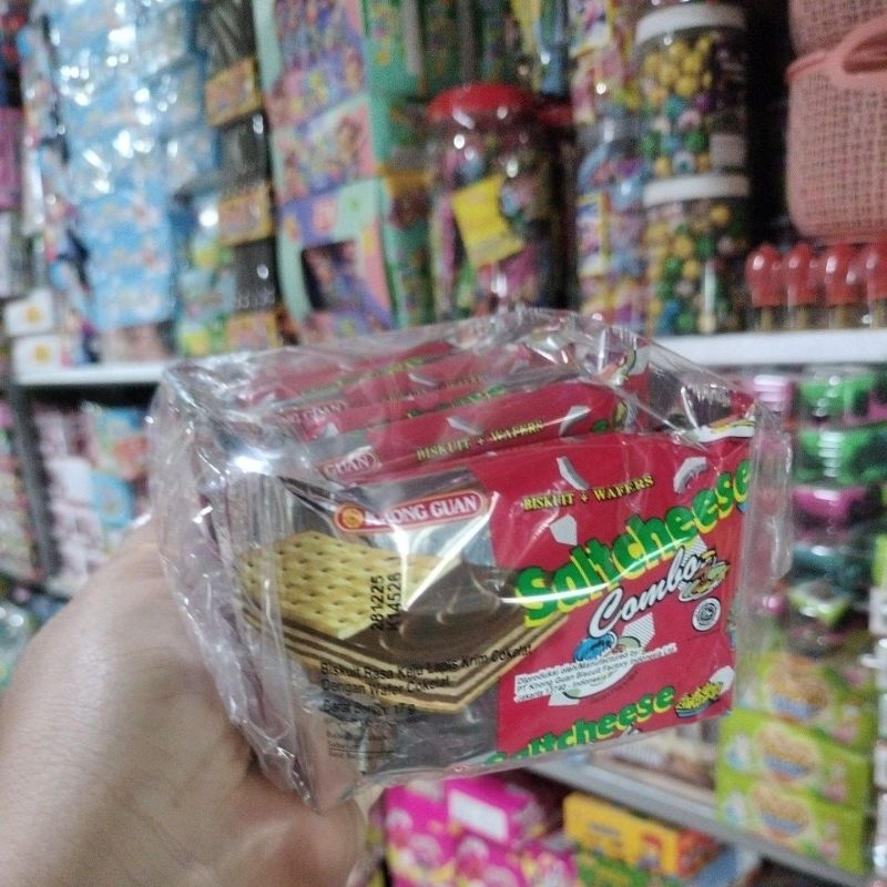 

Saltcheese Combo Biskuit + Wafer isi 10 pcs