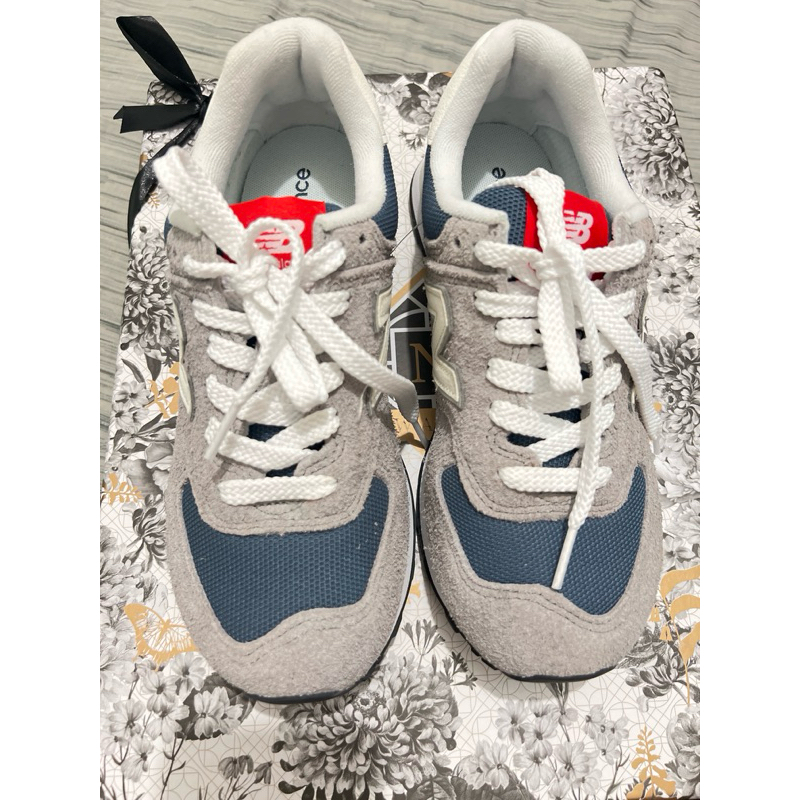 Sepatu Nb 574