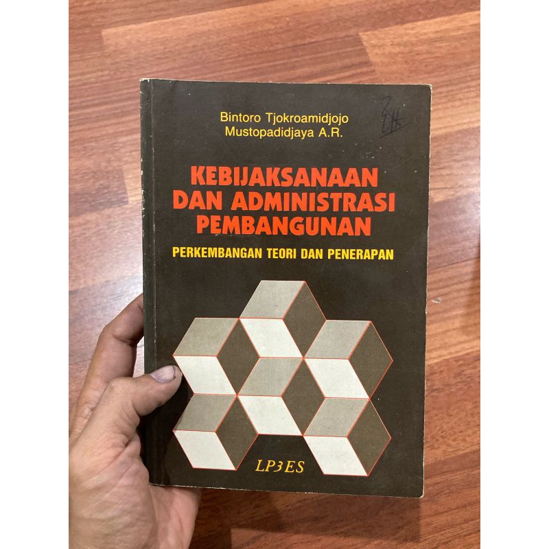 Buku KEBIJAKSANAAN DAN ADMINISTRASI PEMBANGUNAN - Perkembangan Teori dan Penerapan