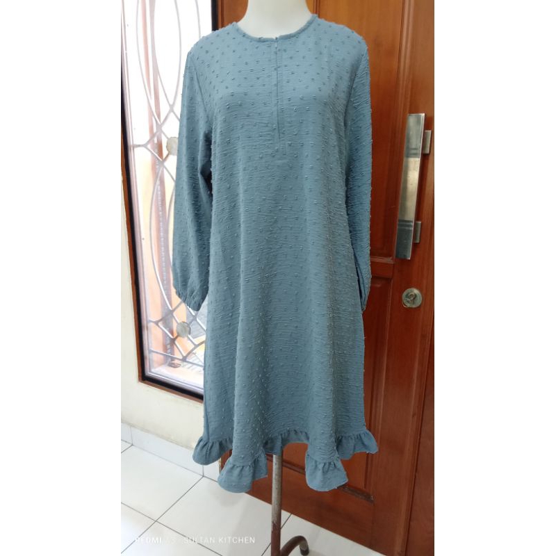 preloved tunik crinkle uragiri premium ,gamis crinkle motif premium,dan set rok jeans atasan knit