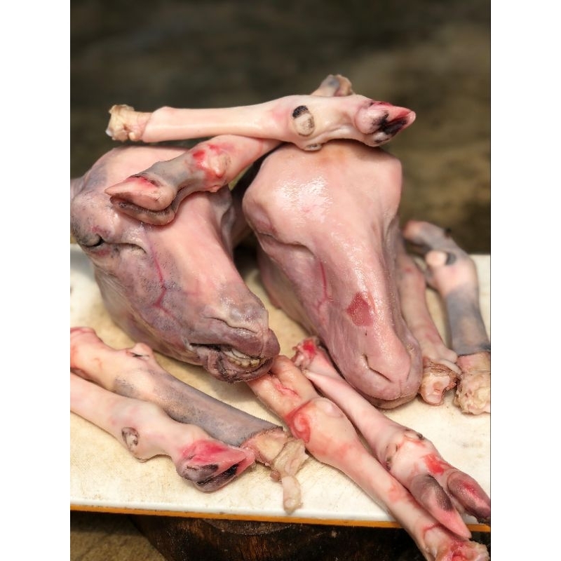 

Kepala Kambing Utuh dan Kaki 4 Pcs - Siap Masak. Uk Sedang