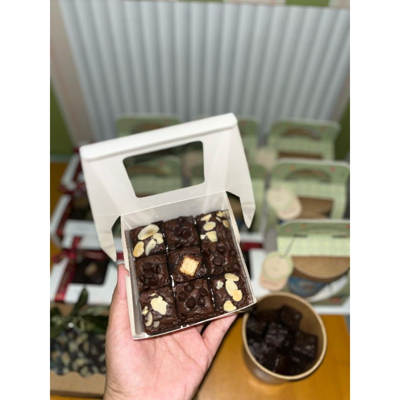 

HAMPERS LEBARAN FUDGY BROWNIES UK.10X10