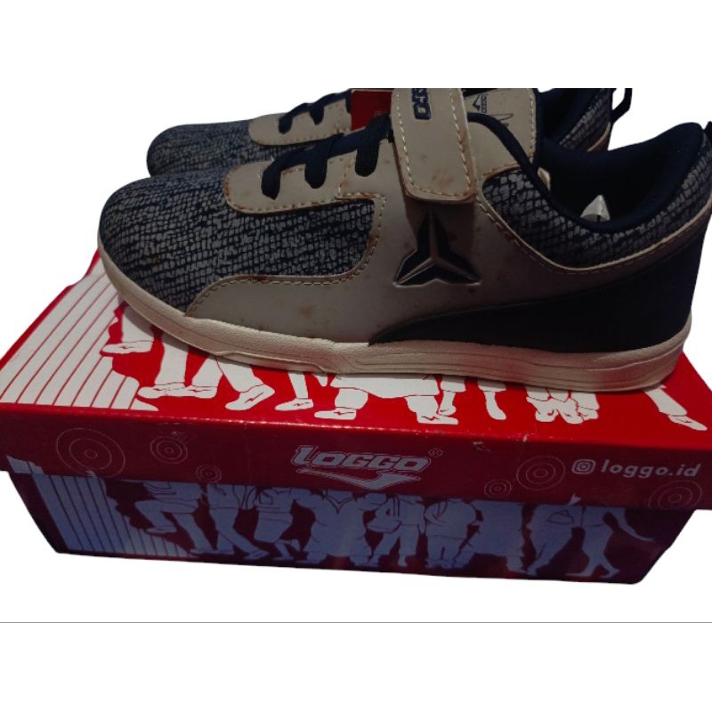 Sepatu Loggo Anak  Cowok Lucky No. 35 Biru Tua (Display Toko)