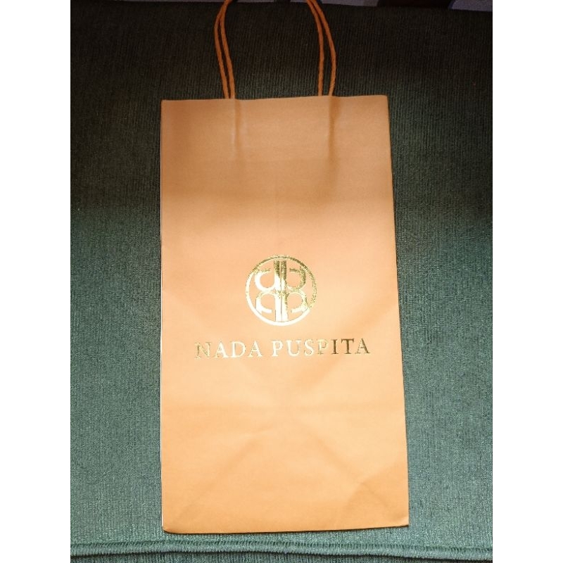 

Paperbag Nada Puspita small ( harus disertai dengan pembelian produk nada puspita