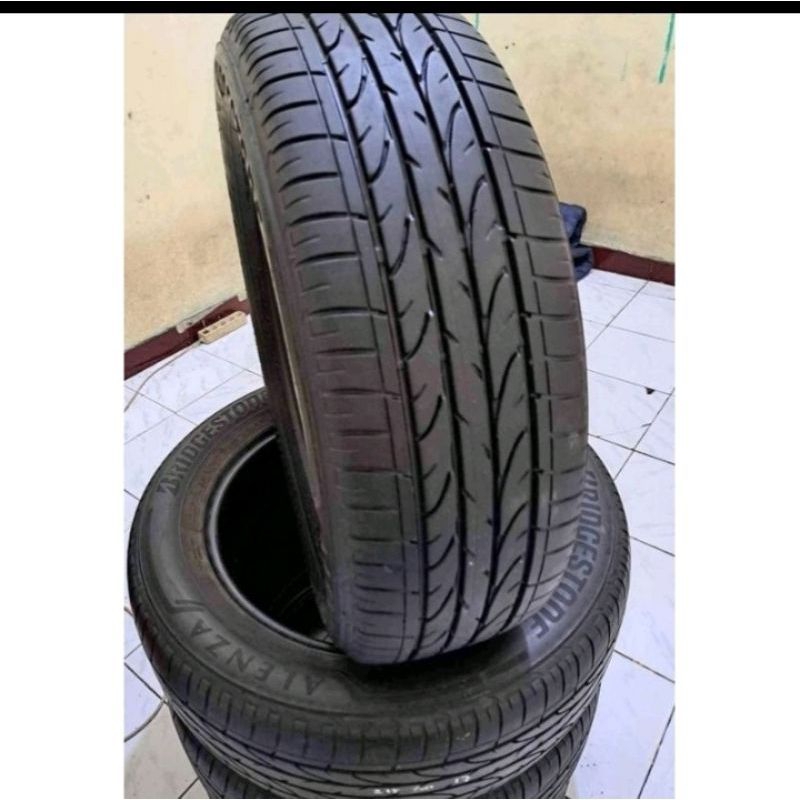 Ban mobil Toyota Rush dll merk Bridgestone ALENZA ring 215/60 17