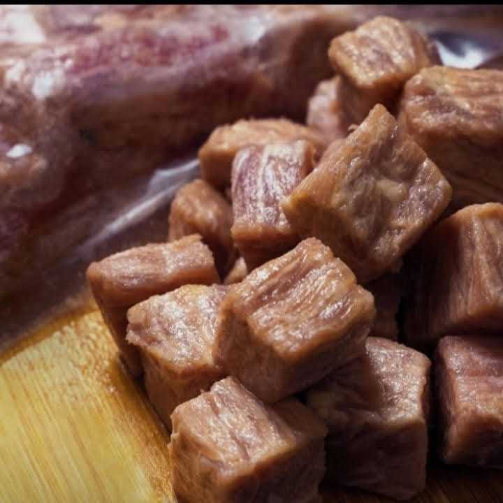 

Daging wagyu Saikoro - Potong Dadu 500 Gr