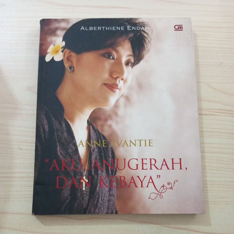 BUKU AKU ANUGERAH DAN KEBAYA OLEH ANNE AVANTIE