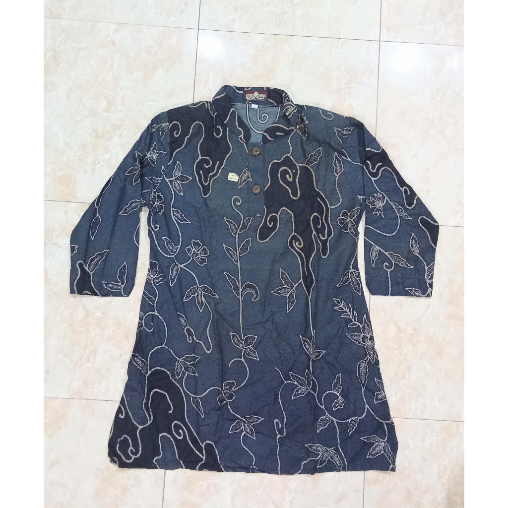 Blus Batik Wanita motif Mega Mendung