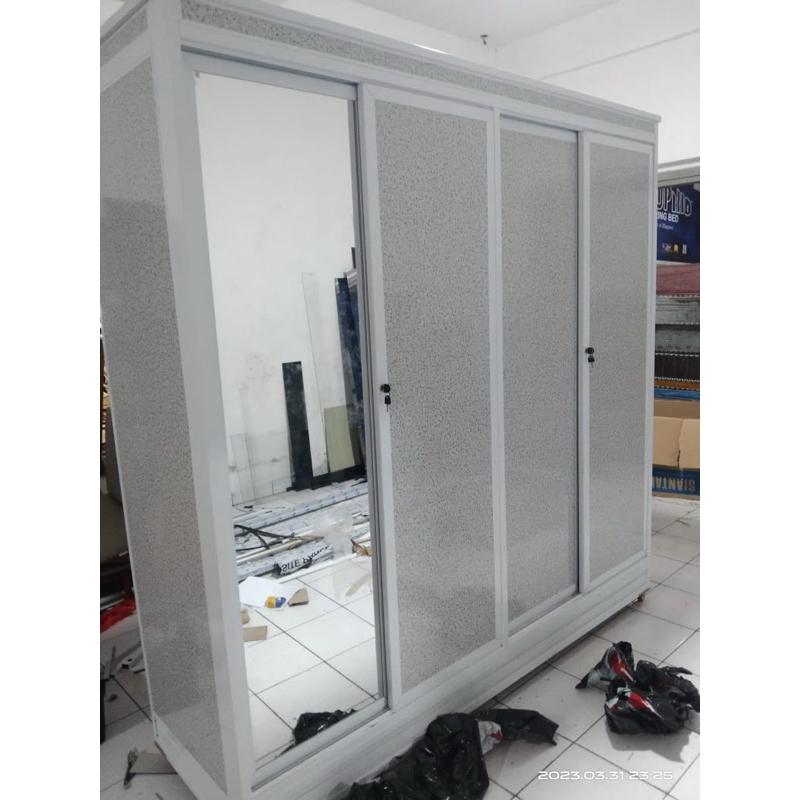 lemari aluminium 4 pintu