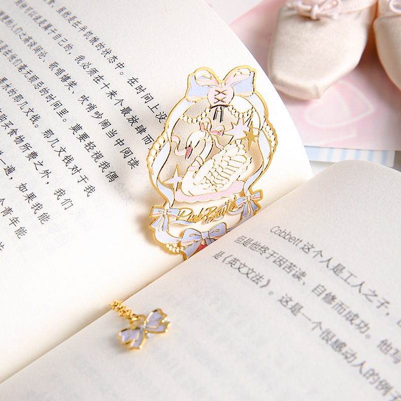 

Pembatas Buku Logam / Bookmark metal / Penanda Buku Balet Angin