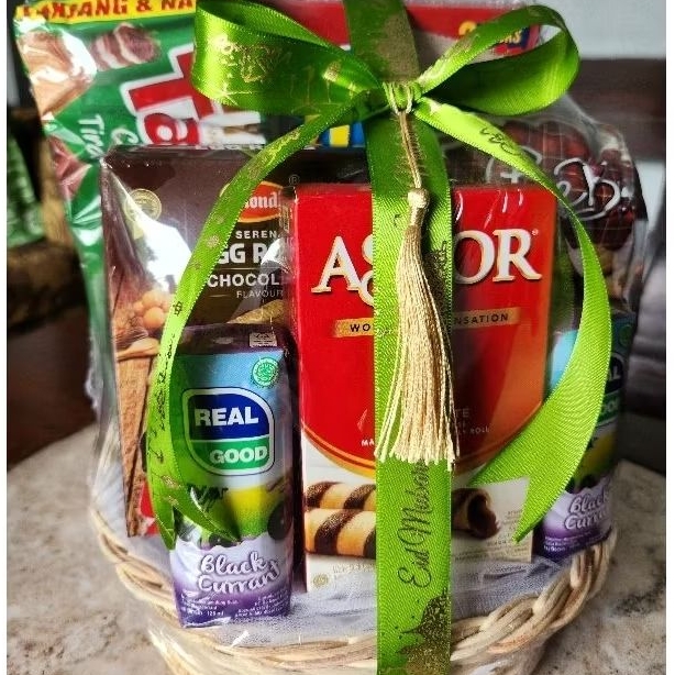 

PARCEL / HAMPERS LEBARAN PAKET RAYA 1 ISI 6 SNACK