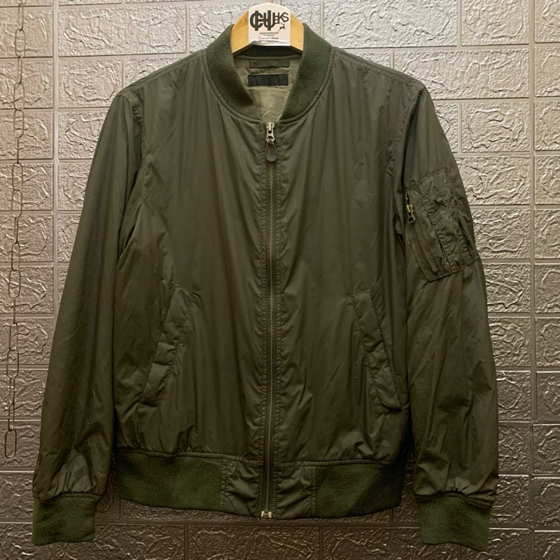 jaket bomber army uniqlo