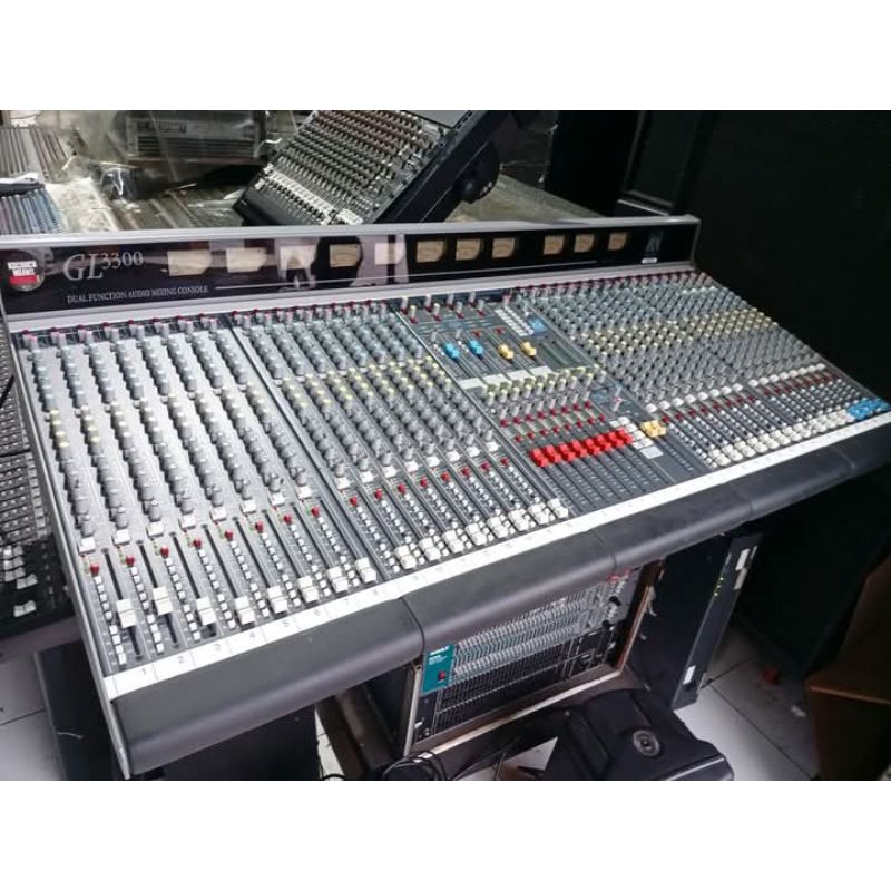 ALLEN HEATH GL 3300 32 CH England mixer