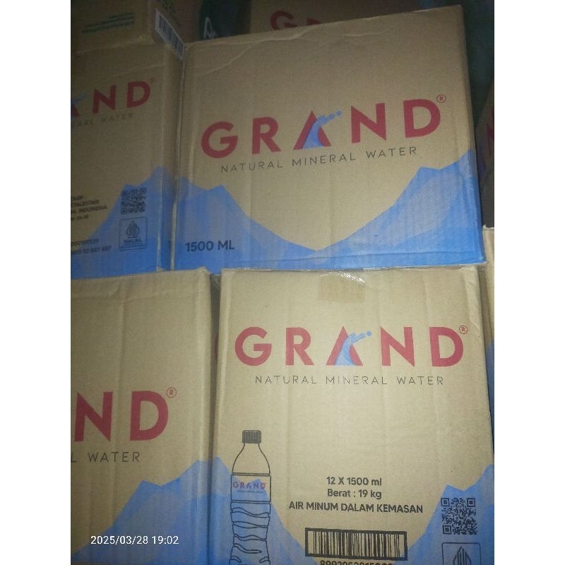 

Grand 1500 ml isi 12 botol per dus