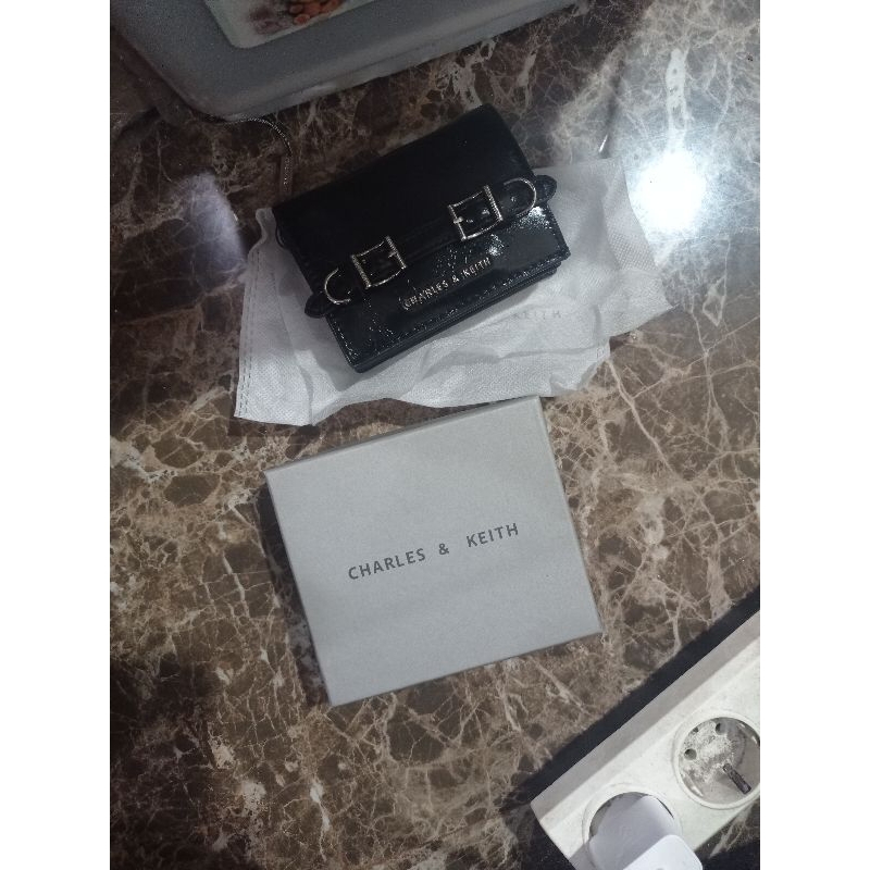 Preloved Charles & Keith sloane chain handle wallet