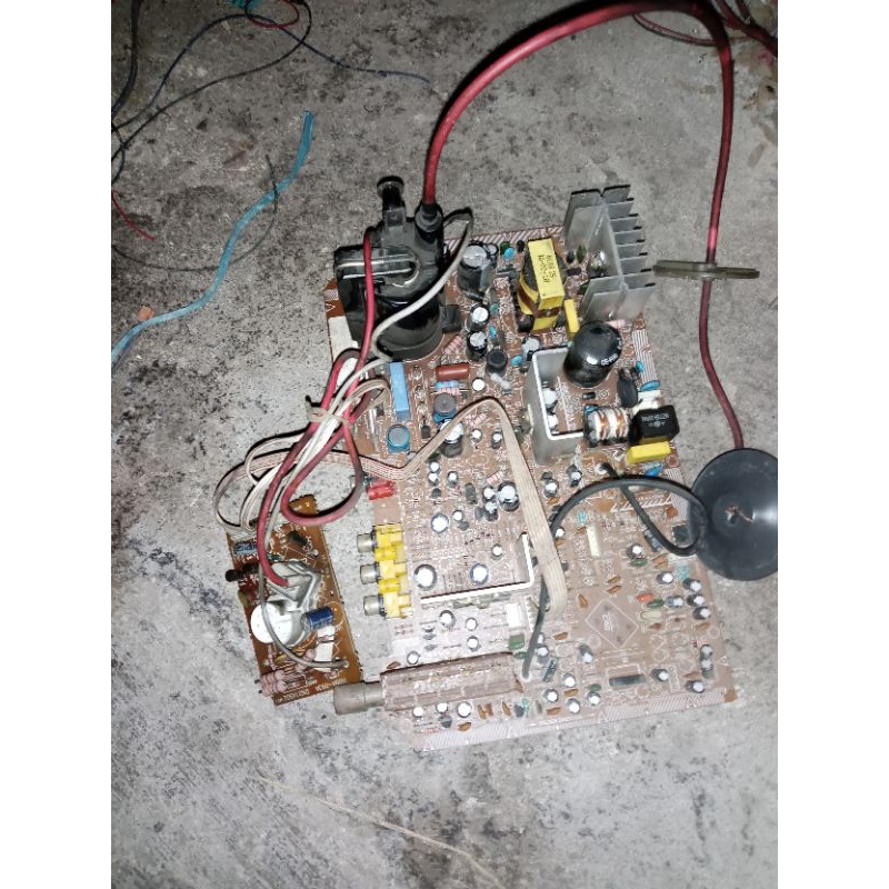mesin tv Polytron  bekas mati blm cek. model kecil