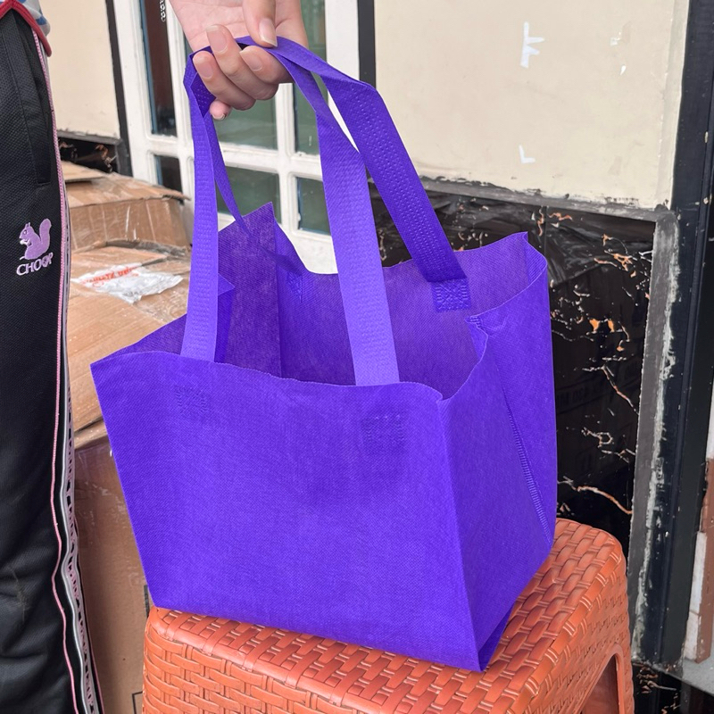 

Tas buat bawa kue lapis Size 22x22x22cm kode TH 133