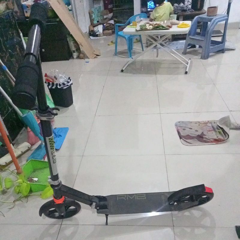 RMB skuter dewasa warna hitam