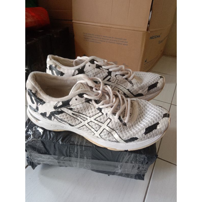 sepatu running Asics bekas