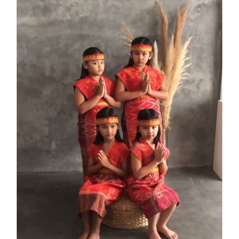 Baju Menari Adat Batak Anak Perempuan Ulos