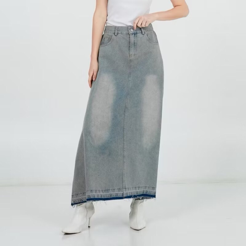 this is april rok jeans