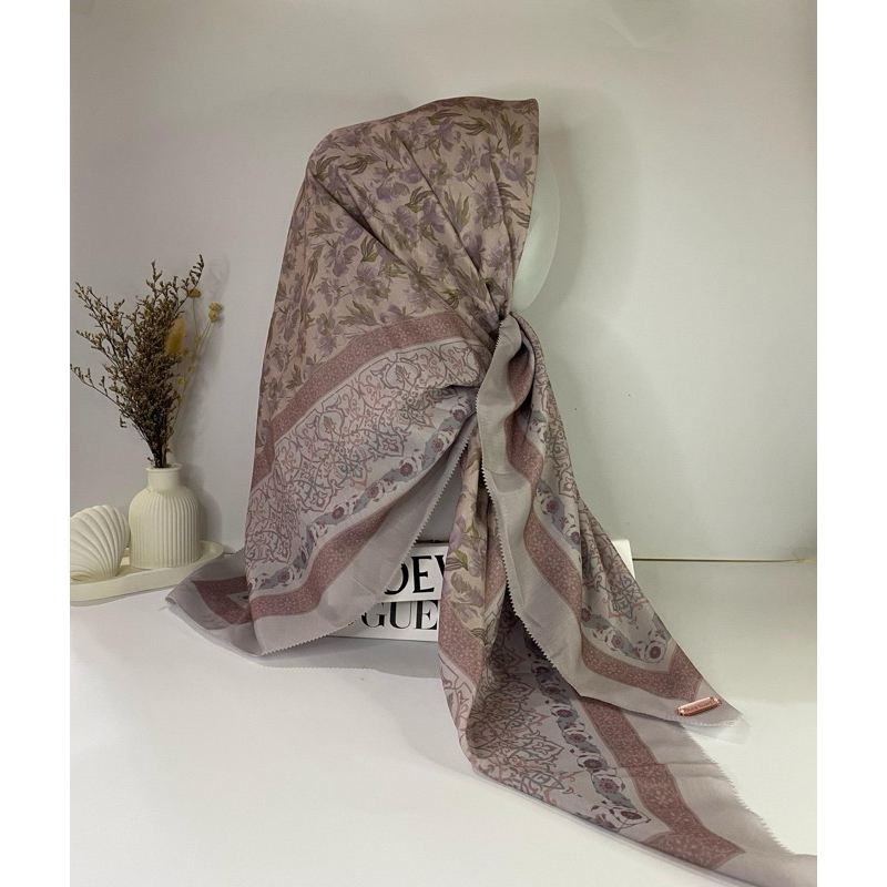 HIJAB VOAL MOTIF FLORAL (UNGU SOFT)