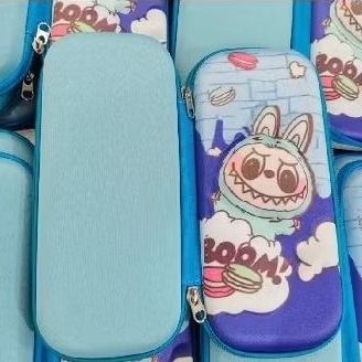 

Tempat Pensil Anak Perempuan Laki-laki Kotak Pensil 3D Karakter Timbul Anti Air