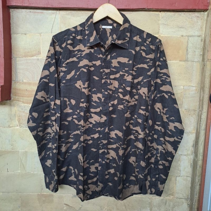 Kemeja Flannel Pria Global Uniqlo Camo size tag L