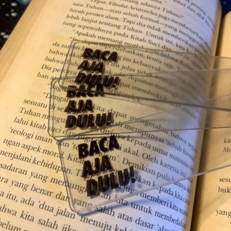 

BACA AJA DULU - BACA AJA DULU - Pembatas Buku Akrilik. Pembatas buku simpel + estetik.
