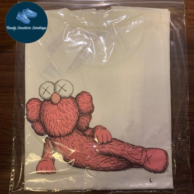 Kaos Uniqlo x Kaws Graphic White Pink Original