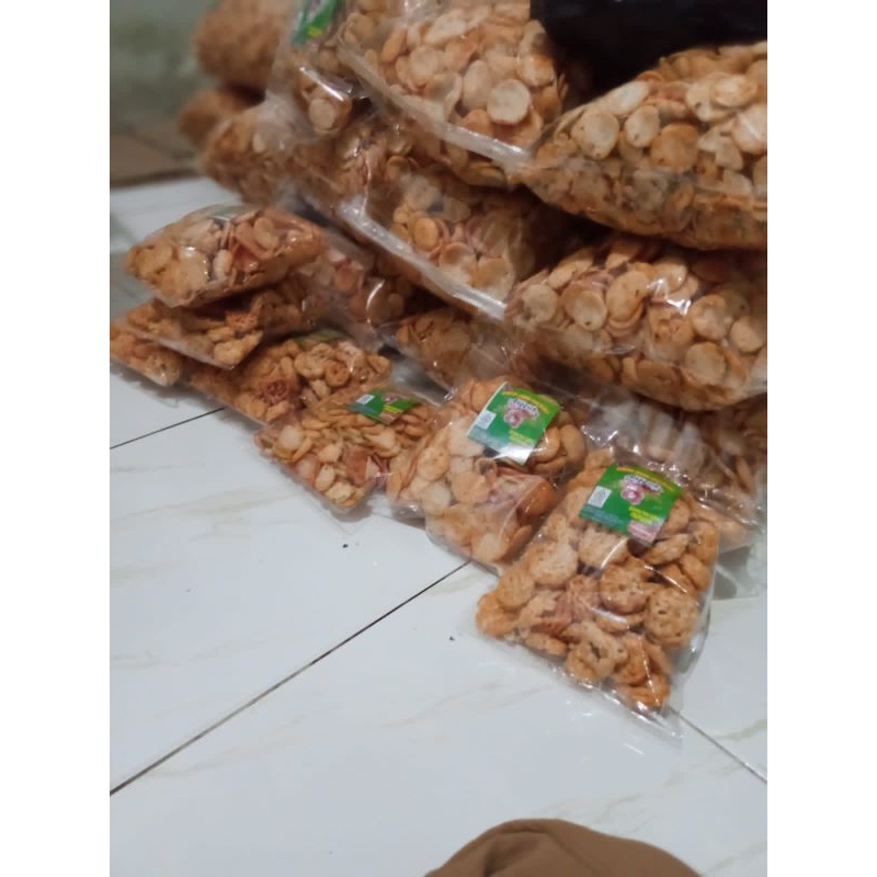 

Krupuk Seblak bibir dan mawar kemasan 500gram