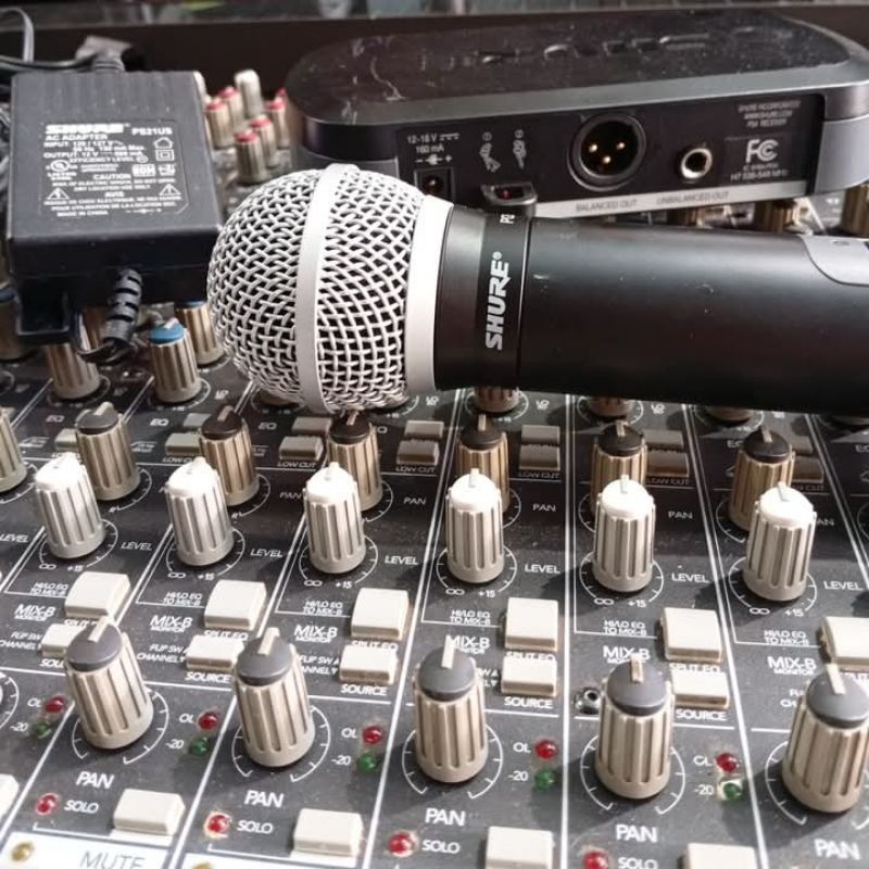 Original SHURE PG4 WIRELESS microphone