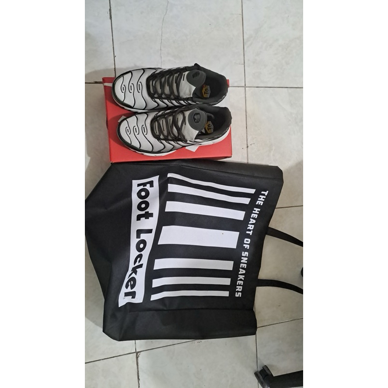 Sepatu Sneakers Nike Air Max Plus Original