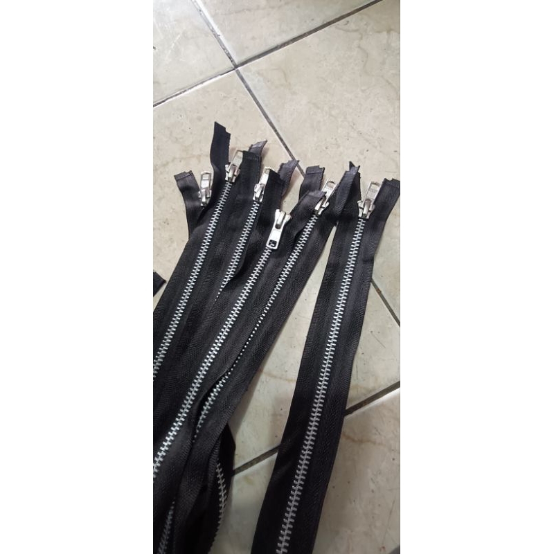 Resleting besi YKK silver 70cm