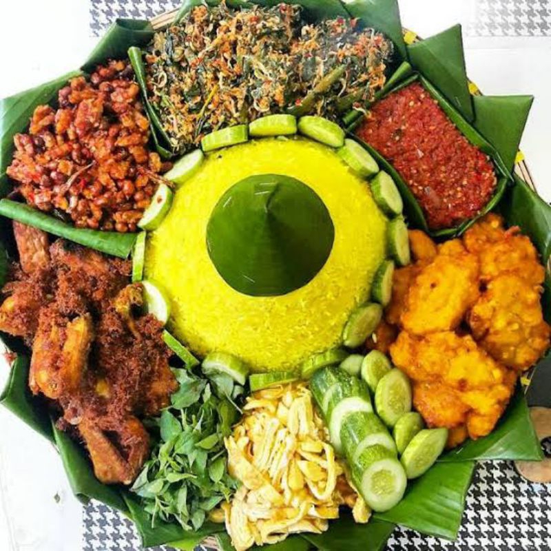 

Nasi kuning tampah porsi 8-10 orang
