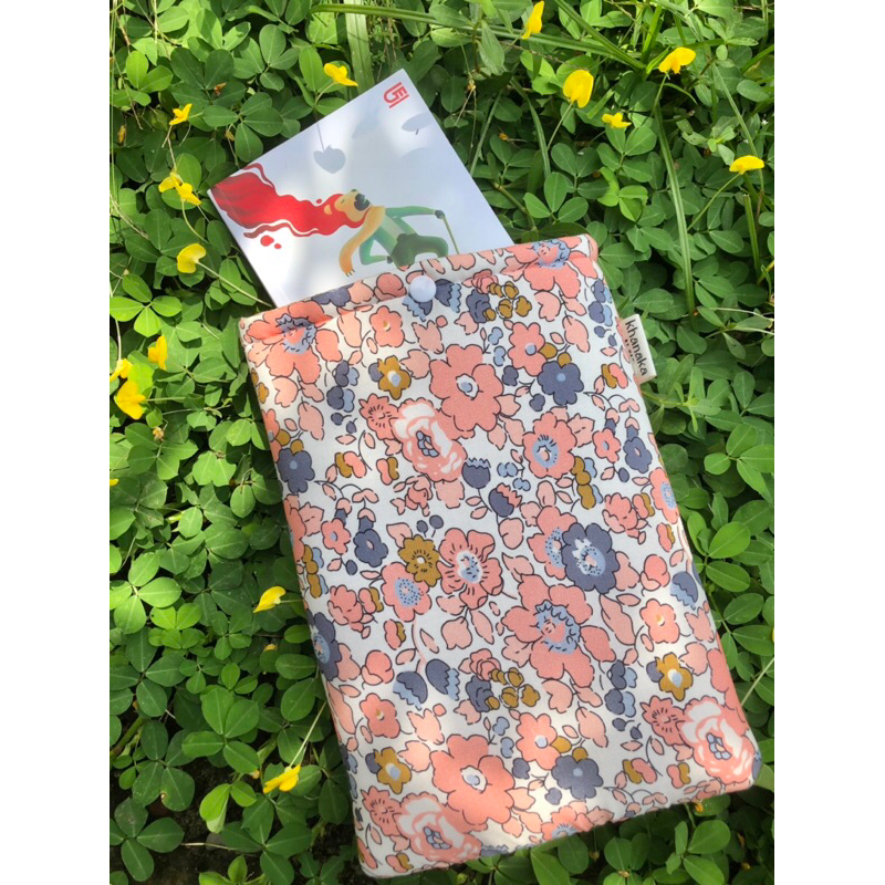

KHANAKA Booksleeve Bloom | cover buku