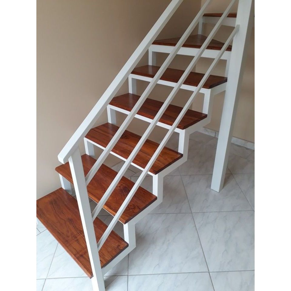 Tangga kayu simple minimalis