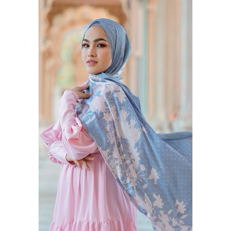Buttonscarves Maharani Satin Shawl Blue