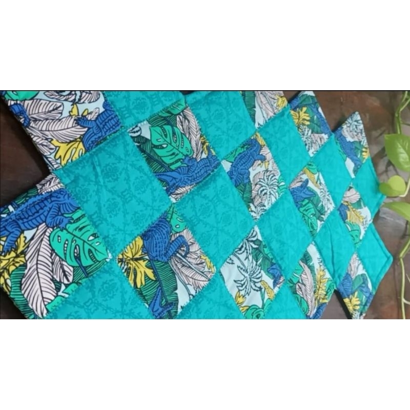 Taplak meja dan sarung bantal dari kain perca/bekas