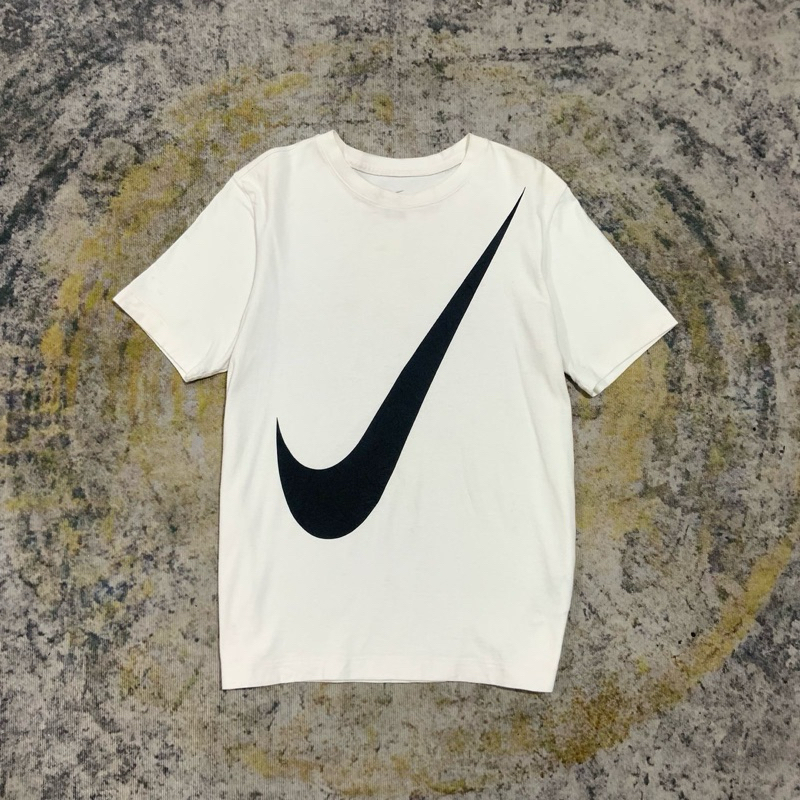 tshirt nike big logo second