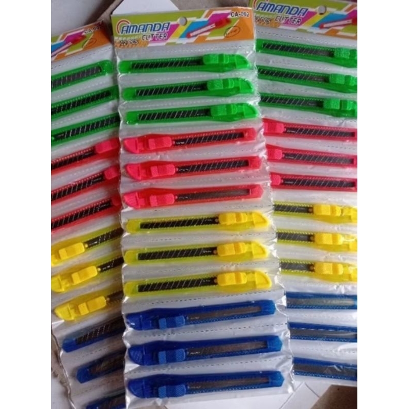 

Cutter/Pemotong Kertas/Pisau Cutter Plastik Kecil.