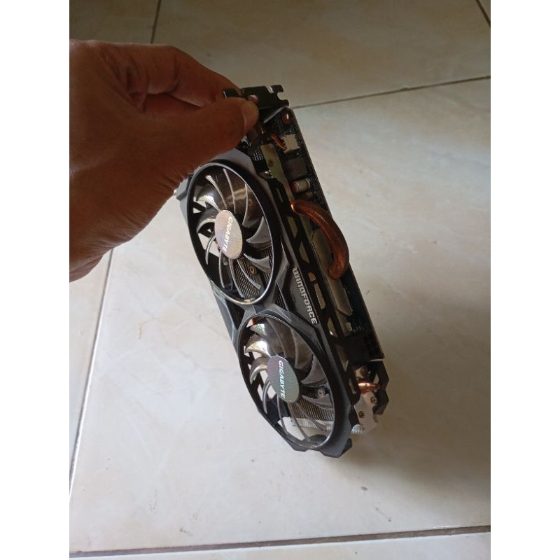 GTX 750ti Gigabyte 2gb 128 bit DDR5 minus