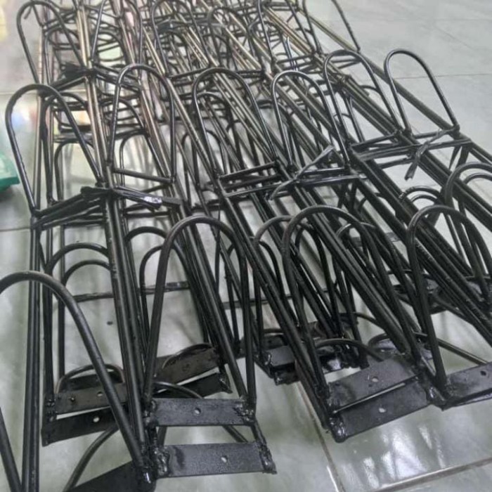 RAK HELM SUSUN 5/GANTUNGAN HELM SUSUN 5/Rak pengimpan helm