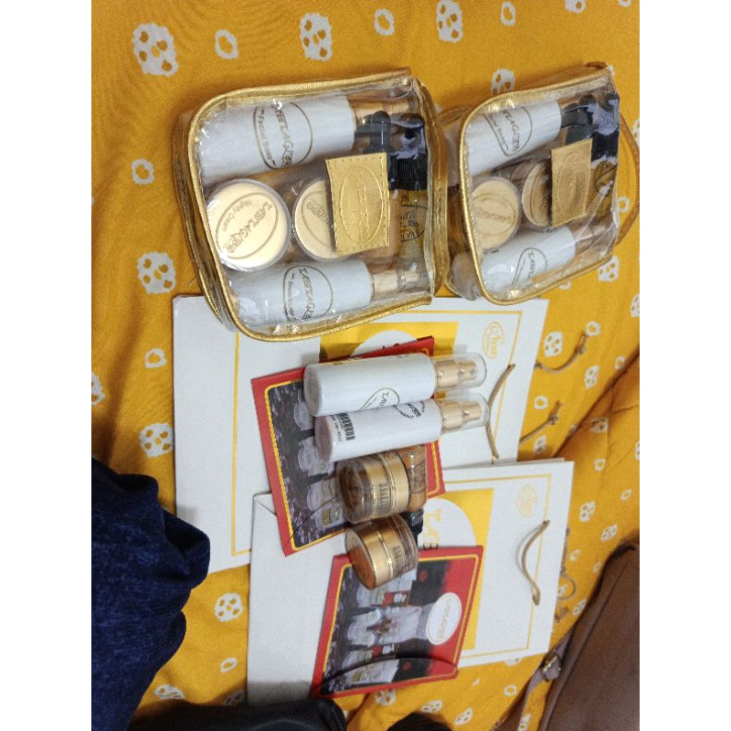 

50 Tas Gold Lengkap dengan PPaperBBag