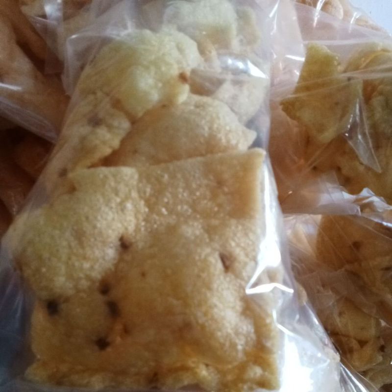 

kerupuk tempa dan kerupuk udang.