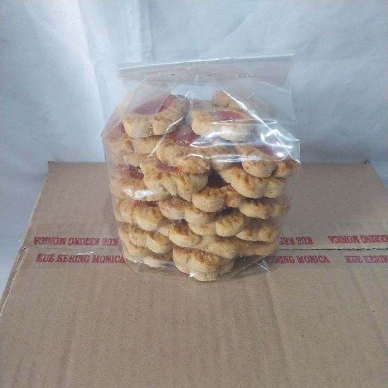 

monica kue kering