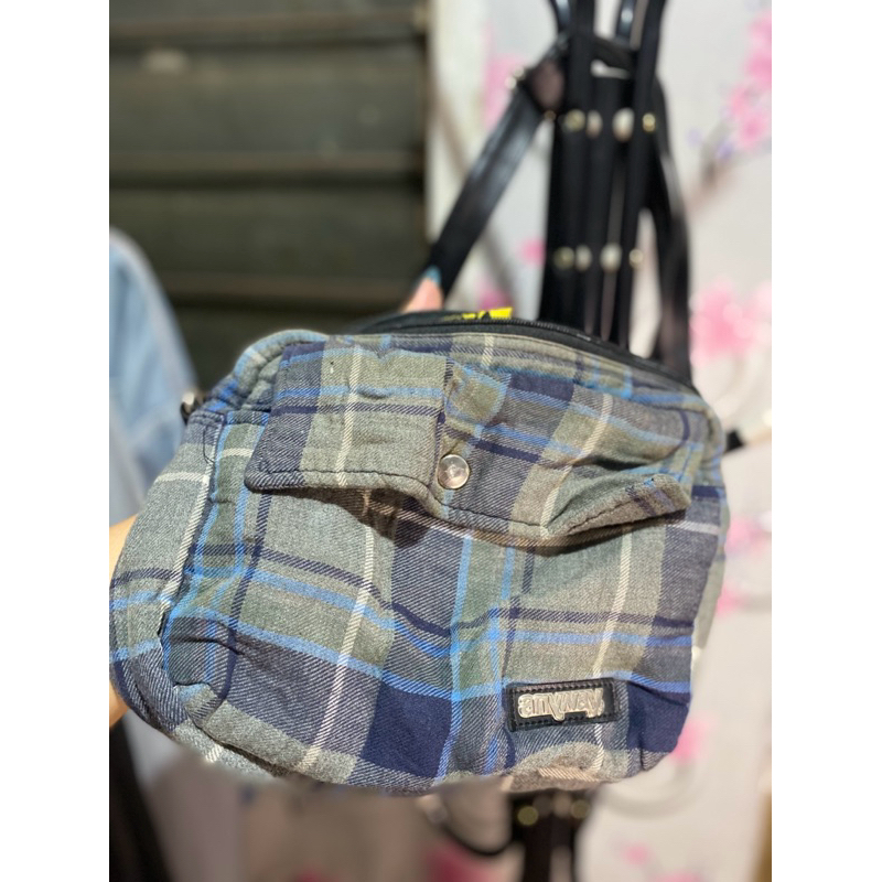 Preloved sling bag