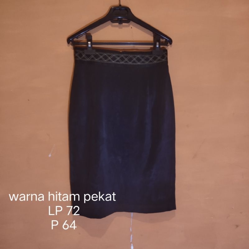 pakaian wanita rok span pendek warna hitam pekat